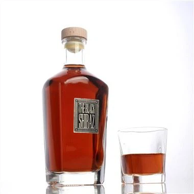 Skleněná láhev na likér o objemu 750 ml